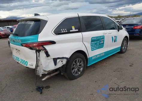 2021 Toyota Sienna Le z USA, uszkodzony, nr VIN 5TDKRKEC5MS014993